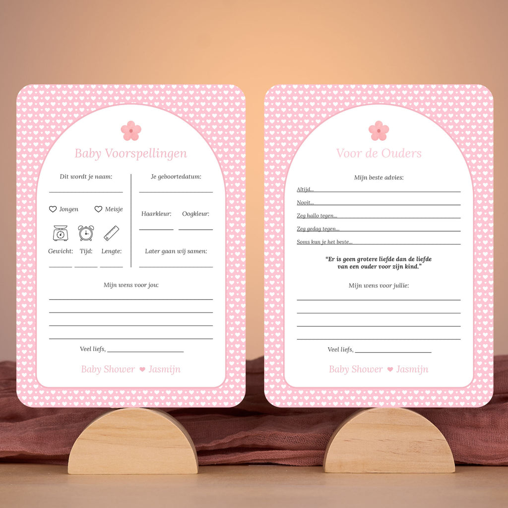 Babyshower set kaarten met witte hartjes op roze achtergrond en bloemaccent – sfeervolle setting met babyshower decoratie – Studio Miron