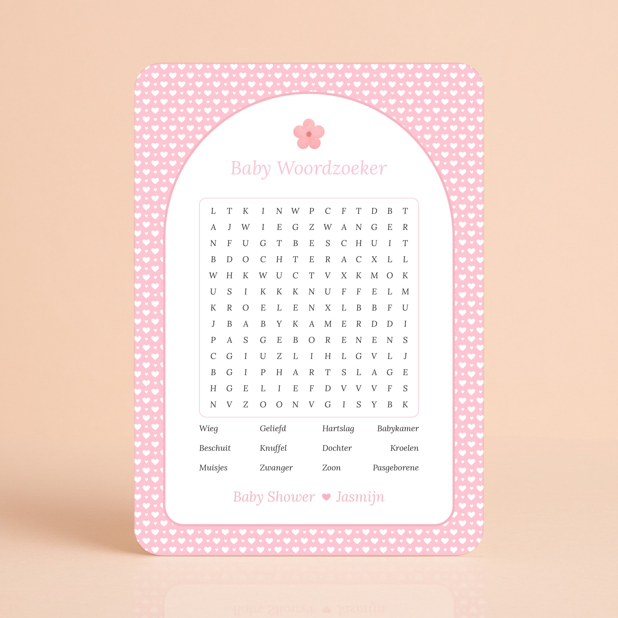 Baby Woordzoeker kaart met witte hartjes op roze achtergrond en bloemaccent, gepersonaliseerd met naam – Studio Miron