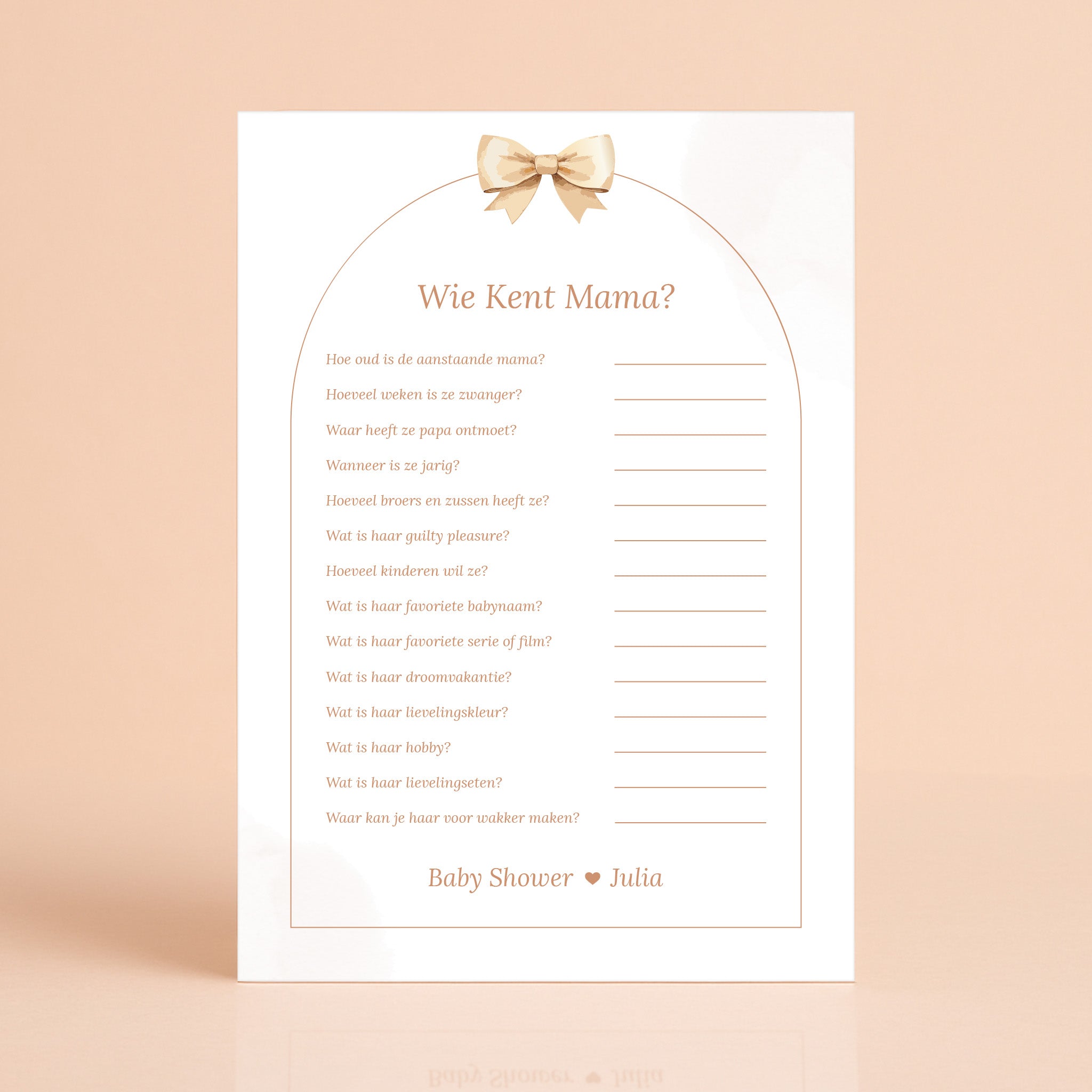 Boho babyshower spelkaart Wie kent mama met beige tinten en strik, gepersonaliseerd met naam – Studio Miron