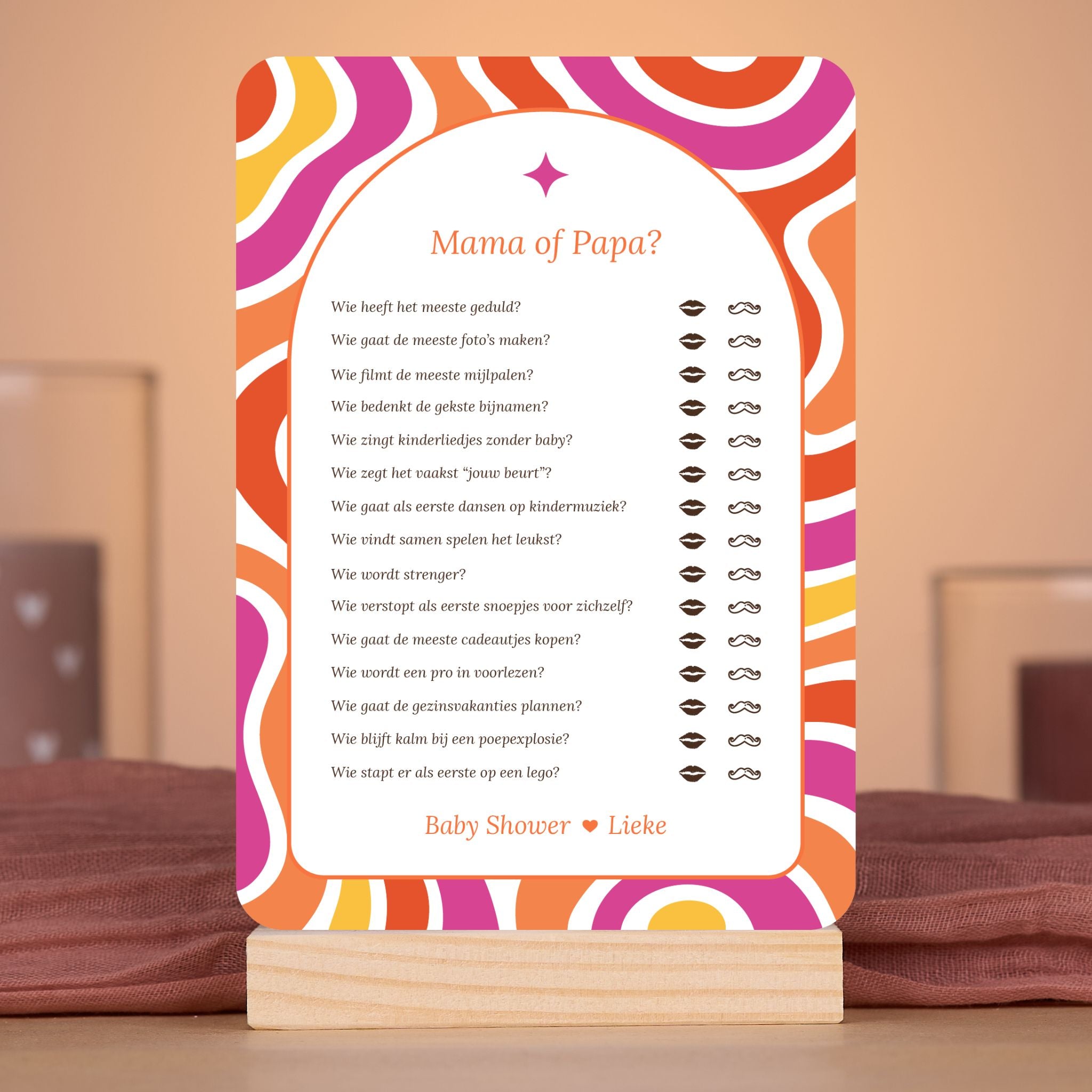 Mama of Papa kaart in Flower Power stijl in rood, paars, oranje en geel – sfeervolle setting met babyshower decoratie – Studio Miron