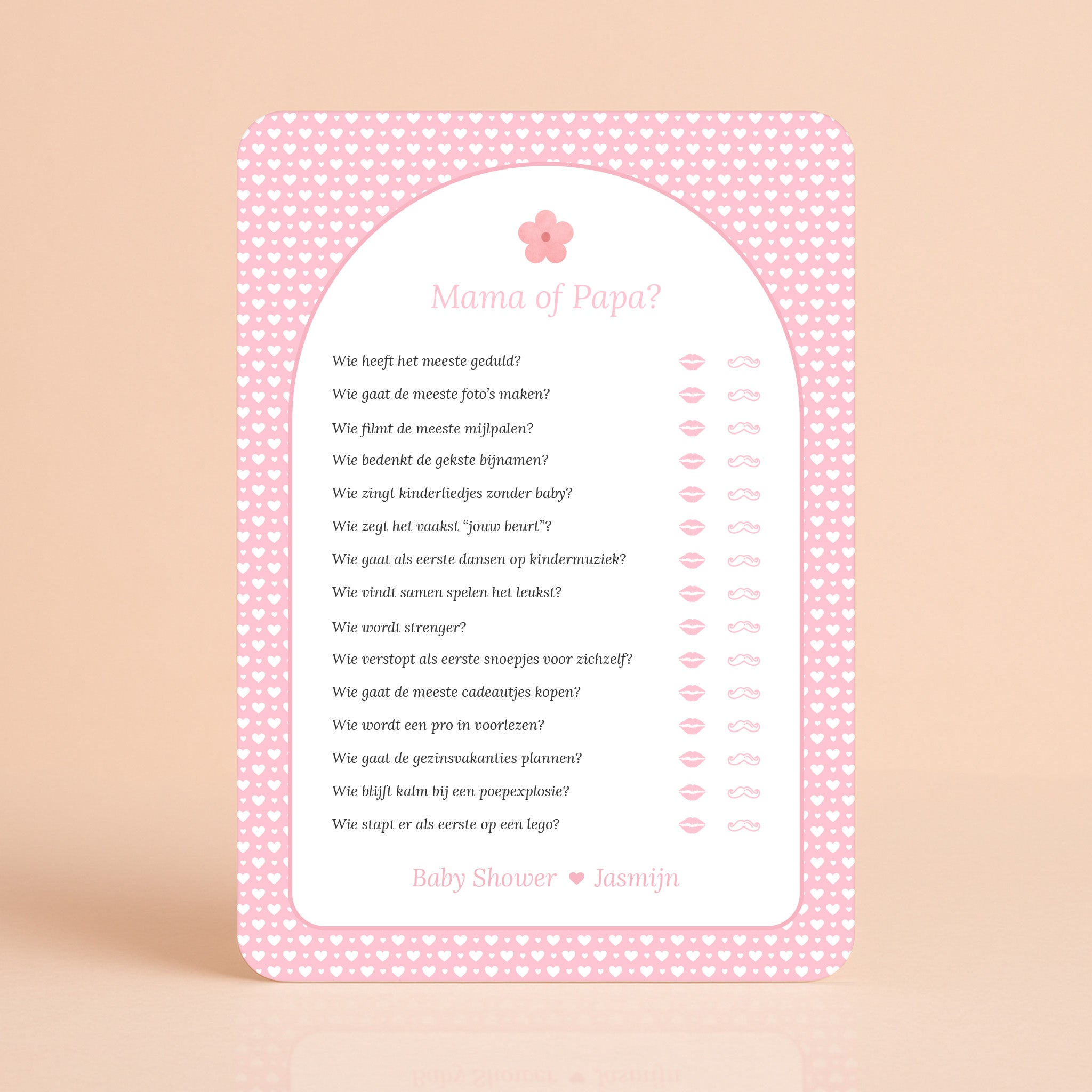 Mama of Papa kaart met witte hartjes op roze achtergrond en bloemaccent, gepersonaliseerd met naam – Studio Miron