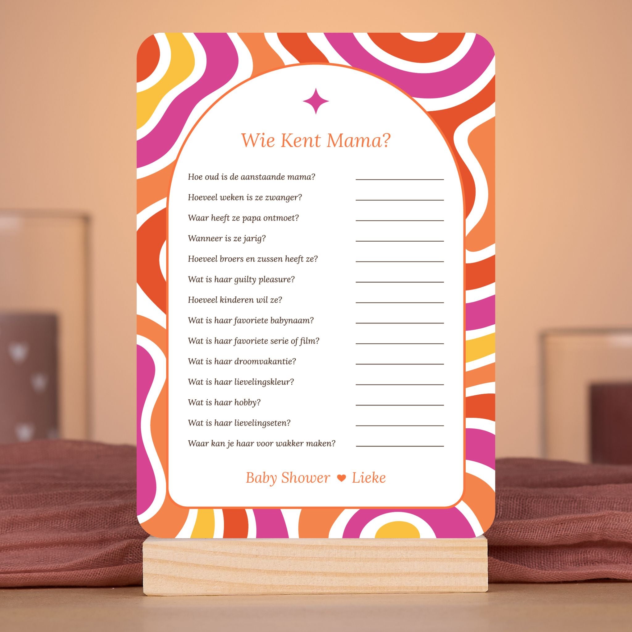 Wie kent mama kaart in Flower Power stijl in rood, paars, oranje en geel – sfeervolle setting met babyshower decoratie – Studio Miron